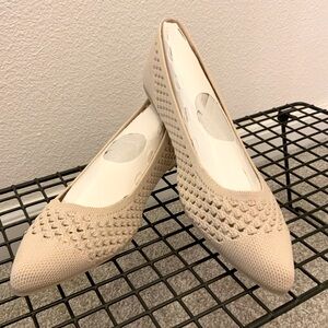 NWT Mia flats